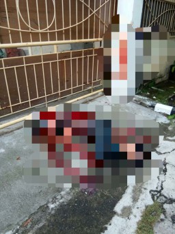 Pria Bersimbah Darah Ditemukan Tergeletak di Depan Rumah Warga