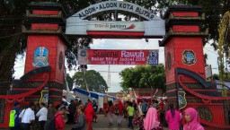 Asik, Bazar Blitar Jadoel Sajikan Makanan Khas Tempo Dulu