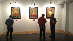 Beny Dewo Sampaikan Pesan Moral Andap Asor Lewat Pameran Lukisan