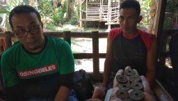 Pencari Rumput Ini Tak Menyangka Temukan Harta Karun dari China
