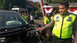 Minibus Disambar Kereta Api di Blitar, Sopir Sedang Belajar Mengemudi