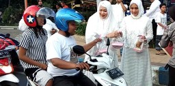 Bhayangkari dan Polwan di Banyuwangi Bagikan 600 Paket Takjil Gratis