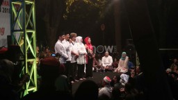 Mesranya Kandidat Cagub-Cawagub Jatim Bareng Cak Nun