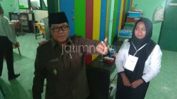 Wakil Wali Kota Blitar Nyoblos Ditemani Keluarga