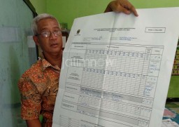 Di TPS Bupati Ipong, Suara Khofifah Ungguli Perolehan Gus Ipul