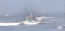 Kapal LCT Permata II Kandas di Laut Kidul Banyuwangi