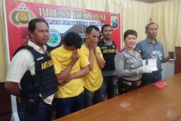 Kelola Judi Online, 2 Pemuda Bertetangga di Surabaya Diciduk Polisi