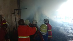 Kebakaran di Pabrik Egg Tray di Blitar Susah Dijinakkan, Mengapa?
