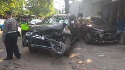 Tabrak Dua Mobil, Pengemudi Pajero Tewas