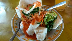 Nikmatnya Pecel Punten Kuliner 'Berisik' Khas Kediri