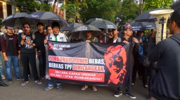 Turun ke Jalan, Aksi Kamisan Malang Tuntut Penyelesaian Kasus HAM  