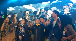 Ketika Menteri BUMN Rini Soemarno Goyang Bersama Via Vallen di Malang