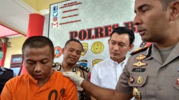 Konon Dikuntit Roh Jahat, Wanita ini Diminta Foto Bugil