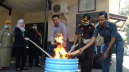 Barang Bukti Berbagai Kasus Pidana Dimusnahkan Kejaksaan Probolinggo