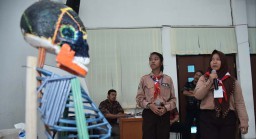 Keren, Pelajar ini Bikin Kerangka Manusia dari Limbah Sedotan