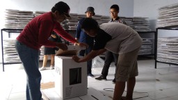 Ribuan Kotak Suara Baru Berbahan Kardus Tiba di Tulungagung