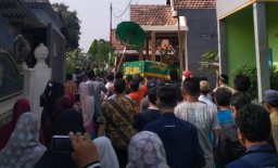 Jenazah Korban Lion Air JT610 asal Sidoarjo Dimakamkan