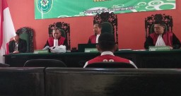 Sidang Percobaan Pembunuhan di Banyuwangi, Bu Lurah Beralasan Sakit