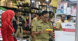 Sidak Mamin Jelang Natal dan Tahun Baru, Temukan Kemasan Penyok