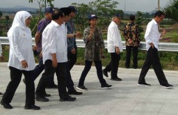Tol Paspro Diresmikan, Gubernur Khofifah: Ekonomi di Jatim Meningkat