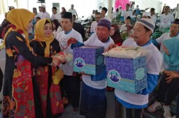 Komunitas di Surabaya Gelar Bakti Sosial Pada Seniman dan Tukang Becak