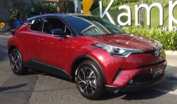 Toyota C-HR Hybrid Mulai Mengaspal di Kota Surabaya