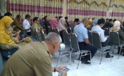Rapat Paripurna Kota Probolinggo, OPD dan Anggota Dewan Asyik Main HP