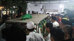 Tangis Haru Iringi Pemakaman Salman Korban Pesawat Cessna 172