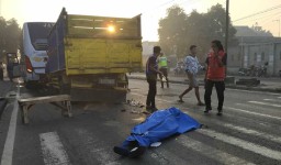 Kecelakaan Beruntun 3 Kendaraan di Mojokerto, Seorang Bikers Tewas