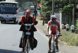 Kakek 68 Tahun asal Probolinggo Bersepeda Keliling Indonesia
