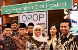 Khofifah Luncurkan 4 Aplikasi Wujudkan Penguatan Ekonomi Pesantren