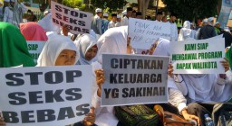 Ribuan Warga Tuntut Dua Tempat Hiburan Malam di Probolinggo Ditutup