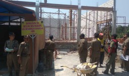 Belum Urus IMB, 5 Bangunan di Mojokerto Ditancapkan Papan Peringatan