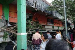 Truk Trailer Tabrak Ruko di Probolinggo Tewaskan 1 Orang