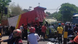 Dump Truk Hantam Fuso di Mojokerto, 1 Orang Tewas dan 2 Luka