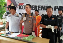 Pukul Kepala Murid Gunakan Tiang Besi, Guru ini Ditangkap
