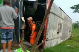 Bus Restu Terguling di Tol Sidoarjo, 3 Orang Terluka