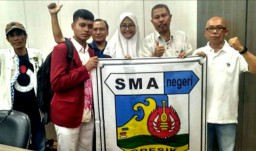 Usung Tema Bupati Asik, Siswa SMA Gresik Juara Kompetisi Literasi PWI