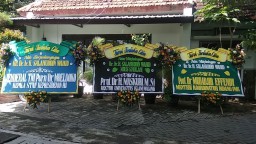 Gus Solah Tutup Usia, Karangan Bunga Penuhi Ponpes Tebuireng Jombang
