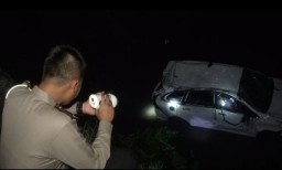 Mobil Berisi Sekeluarga Terjun ke Jurang di Blitar, 1 Orang Tewas