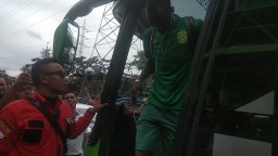 Kabar Aremania Nyamar Jadi Bonek Diamankan, Polisi: Itu Berita Bohong