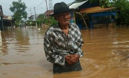 Ribuan Warga Terdampak Banjir di Pasuruan, Pemkab Bagikan Nasi Bungkus