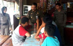 Sekolah Libur, 30 Pelajar di Gresik yang Nongkrong di Warkop Dibina