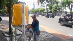 Ini Respon Warga Surabaya atas Pemasangan Wastafel Portable