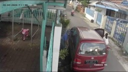 Viral Ibu dan Anak di Jombang Tabrak Pintu Mobil yang Dibuka Pengemudi