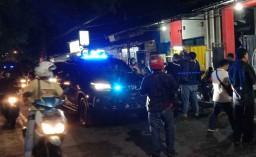 Perang Lawan Corona di Gresik, Bupati Minta Kerumunan Warga Dibubarkan