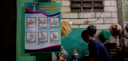 Jadi Pasar Sehat, PIOS Juga Pasang Poster Imbauan Cegah Corona