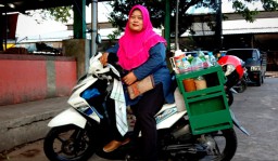 Tingkatkan Daya Tahan Tubuh, Omset Penjual Jamu di PIOS Meningkat