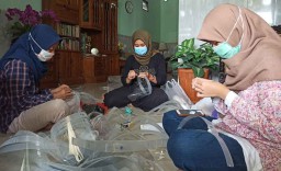 Mahasiswa di Ponorogo Bikin Face Shield dan Dibagikan Gratis ke RS