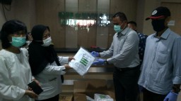 Pengusaha di Kota Probolinggo ini Sumbang Hazmat ke Rumah Sakit